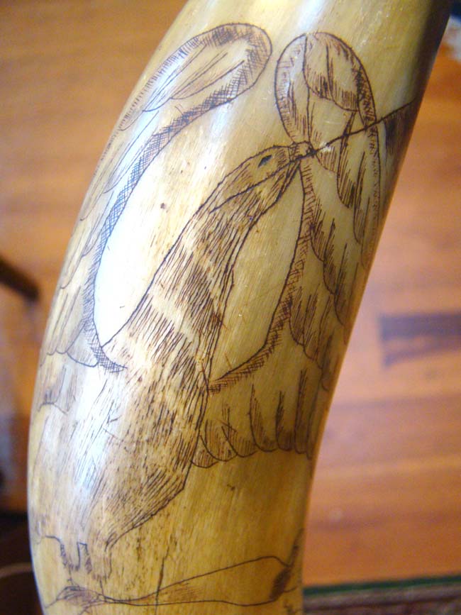 A rare and unbelievably beautiful American polycrome decorated and sailor carved patriotic powder horn circa 1810-1830 — image 6